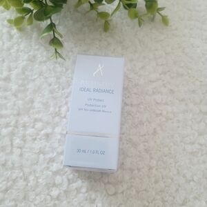 Artistry Ideal Radiance UV Protect SPF 50+ Cream - White